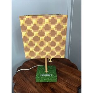 Minecraft  Beehive Block Lamp w/ Bee Lamp Pull 14" Table Bedside